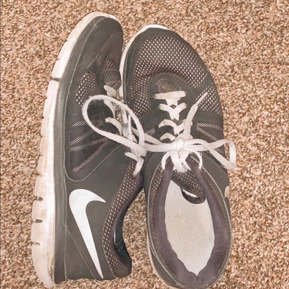 Nike tennis shoes